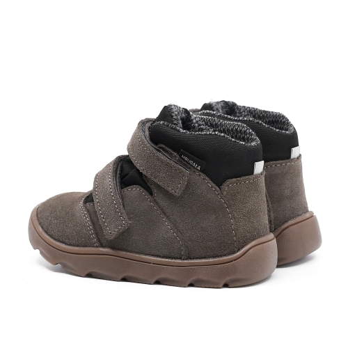 madi_barefoot_grey_2.jpg