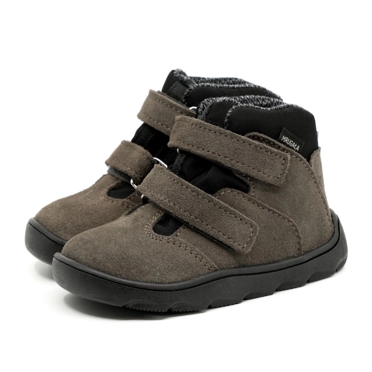madi_barefoot_grey_1.jpg