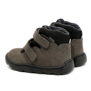 madi_barefoot_grey_2.jpg