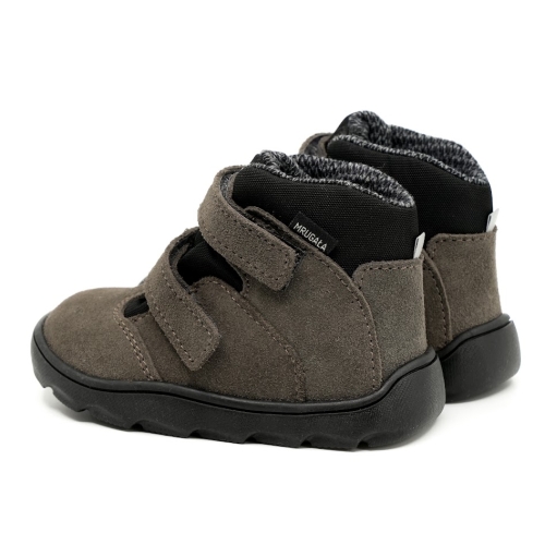madi_barefoot_grey_2.jpg