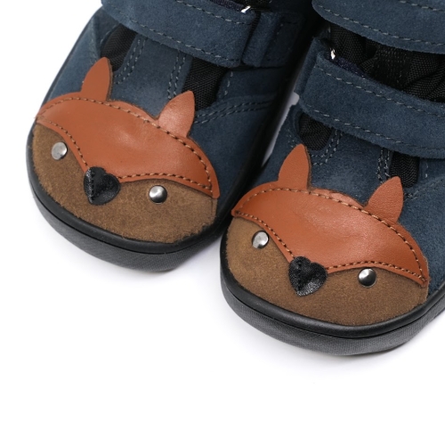 neko_barefoot_fox_ocean_3.jpg