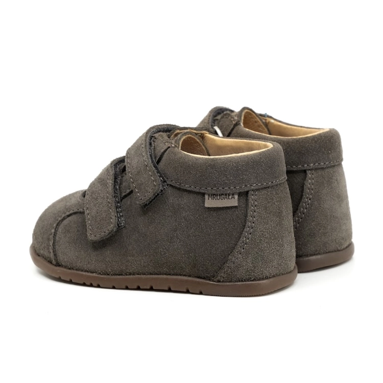 baby_barefoot_grey_2.jpg